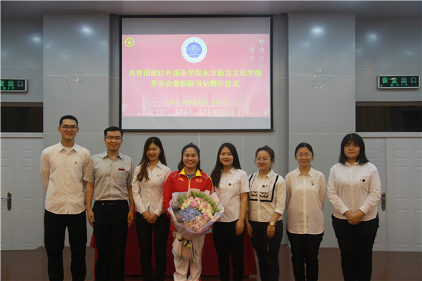 555000a公海会员中心团委委员合影_副本.jpg